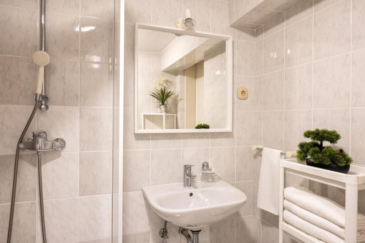Apartments Ladka Бегунье-на-Гореньскем Экстерьер фото