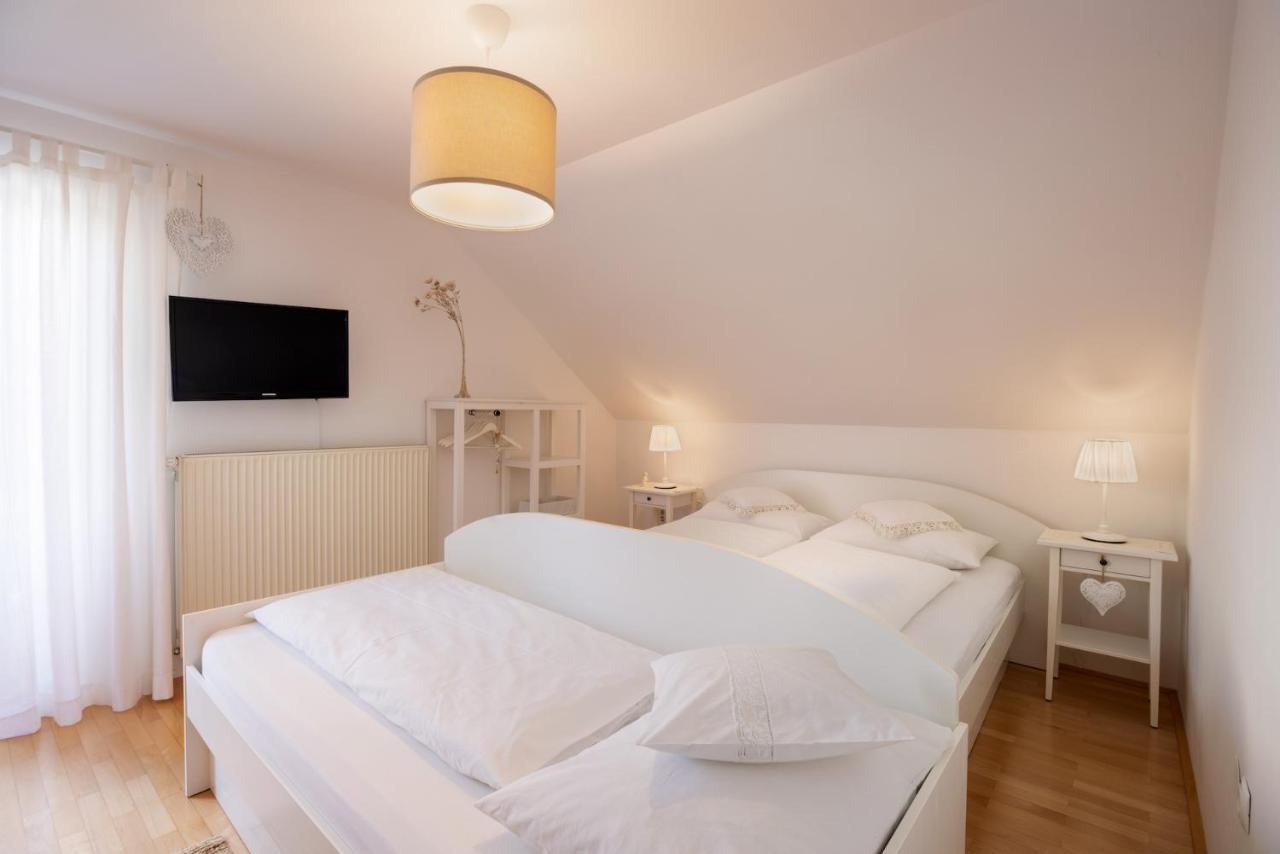 Apartments Ladka Бегунье-на-Гореньскем Экстерьер фото