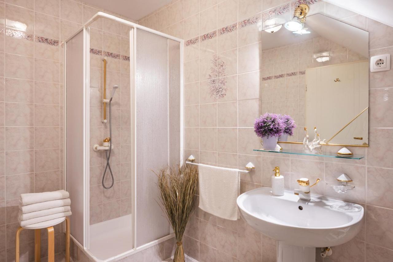 Apartments Ladka Бегунье-на-Гореньскем Экстерьер фото