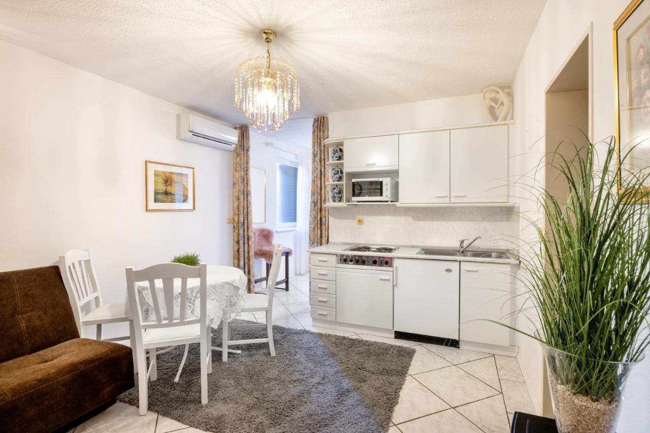 Apartments Ladka Бегунье-на-Гореньскем Экстерьер фото