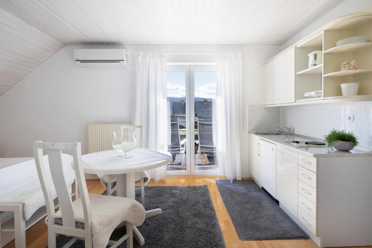 Apartments Ladka Бегунье-на-Гореньскем Экстерьер фото