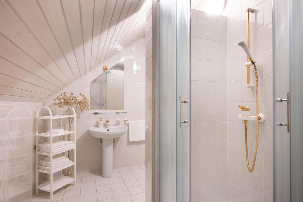 Apartments Ladka Бегунье-на-Гореньскем Экстерьер фото
