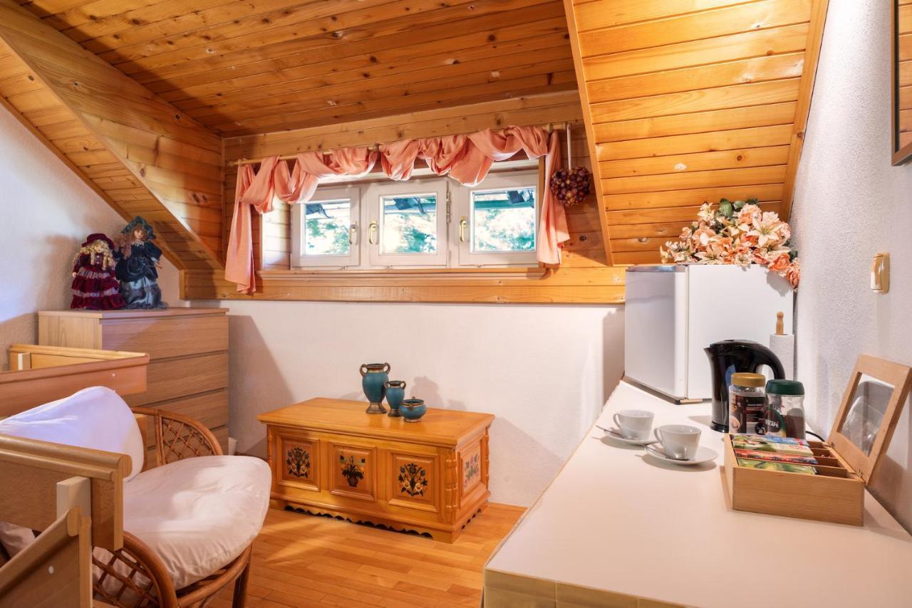 Apartments Ladka Бегунье-на-Гореньскем Экстерьер фото